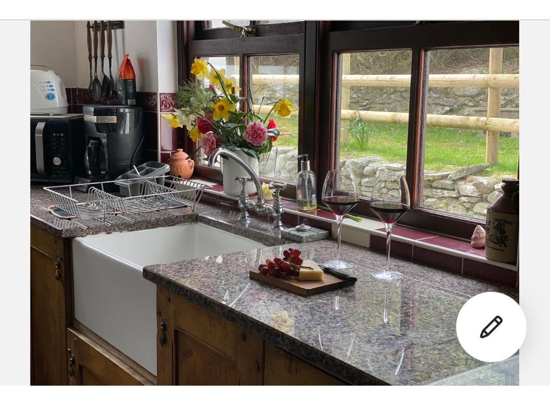 Beautiful Secluded Farmhouse With Hot Tub Barmouth Exterior foto