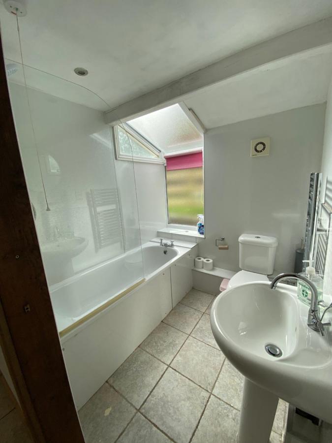 Beautiful Secluded Farmhouse With Hot Tub Barmouth Exterior foto