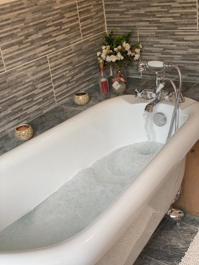 Beautiful Secluded Farmhouse With Hot Tub Barmouth Exterior foto